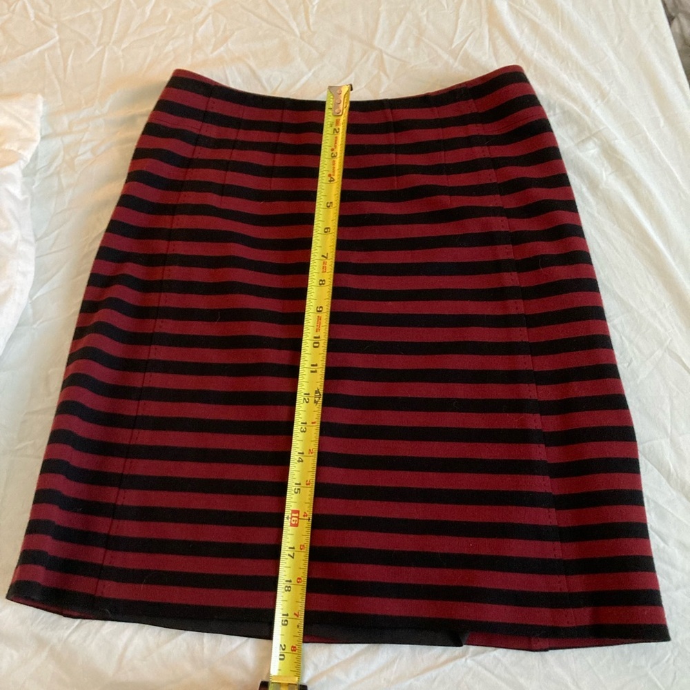 Banana Republic jersey striped pencil skirt. Sz 2. Lined and with pockets. EUC